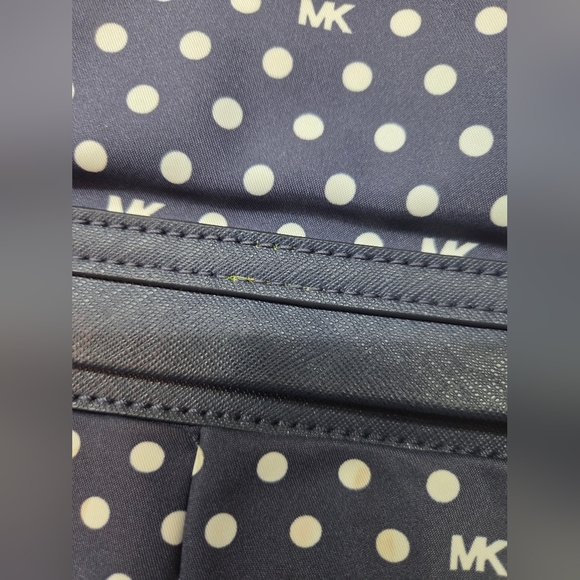 Micheal Kors nylon medium backpack & trav - Picture 4 of 12